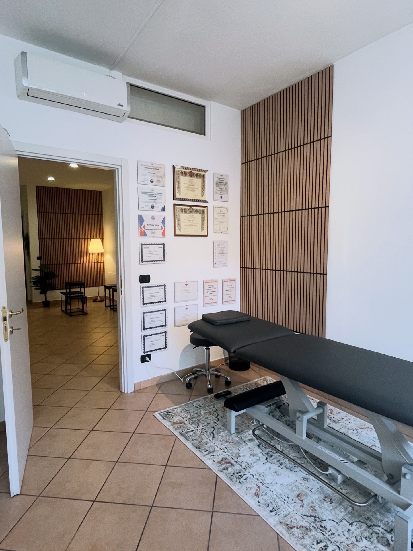 Lettino per la terapia manuale nello Studio Synapsi